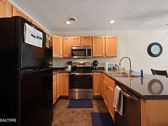 5th image of 7 Lakeshore Cir Unit 141