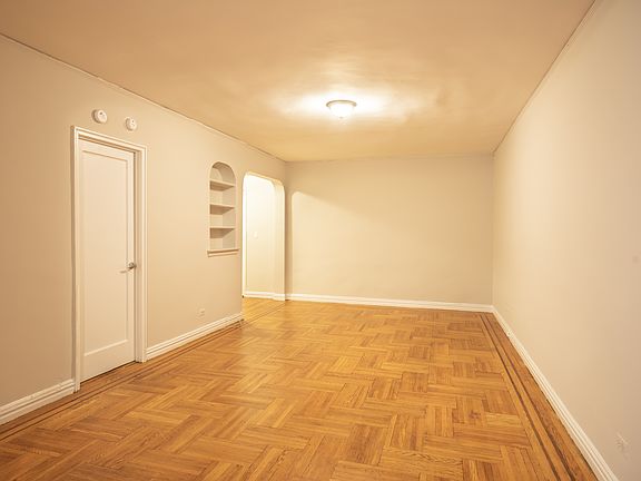 5th image of 3111 Broadway APT 2D