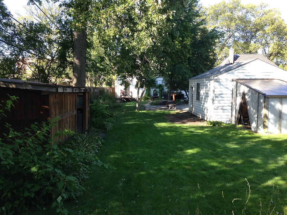2nd image of 1823 Henley St
