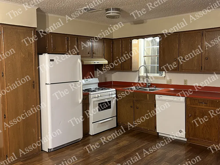 1705 Broadway Ave — Photo 8