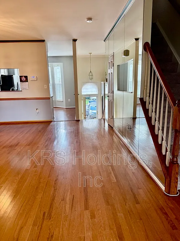 4 bed, 3.5 bath, 1900 sqft, $2,500 — Photo 4