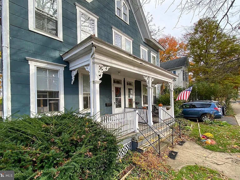 10 Princeton Ave — Photo 3