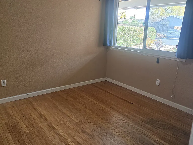 588 Moraga Dr — Photo 13