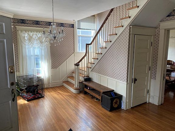 3rd image of 326 Franklin St