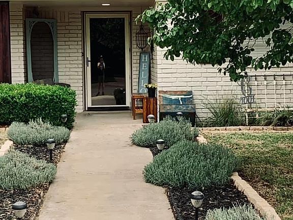 3rd image of 1001 Shelley Dr
