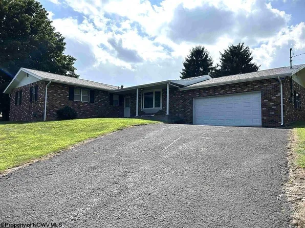 2314 Circle Dr, Morgantown, WV 26505