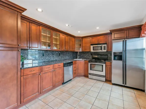 101 Sylvan Avenue #20, Miller Place, NY 11764