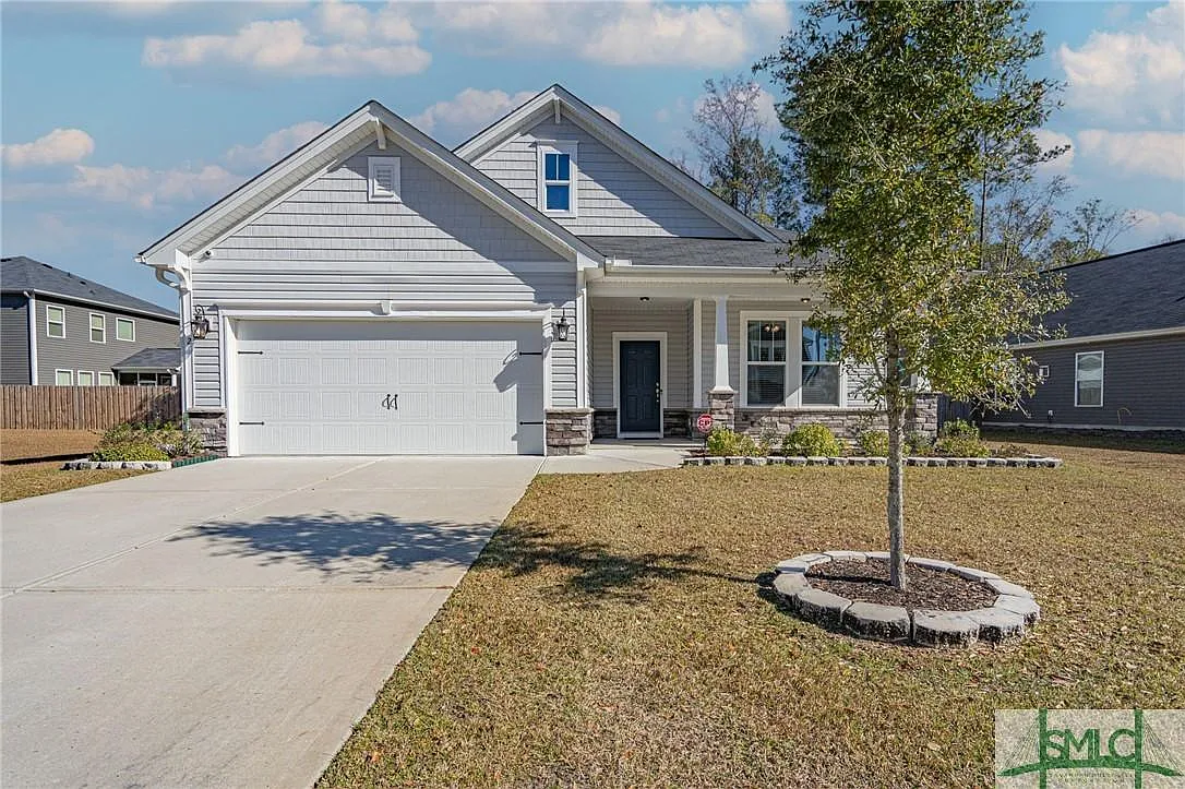 4 bed, 1809 sqft, $2,560 — Photo 1