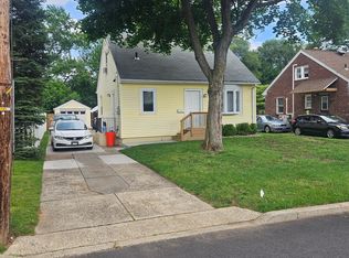 101 Bedford Rd, Dumont, NJ 07628