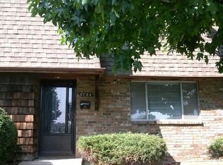 6744 W 74th St, Overland Park, KS 66204