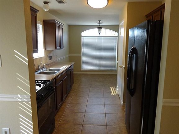 3rd image of 1127 Chase Park Dr