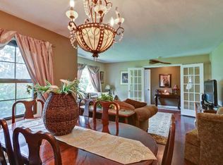 680 S Oakwood Dr, Greenwood, IN 46142