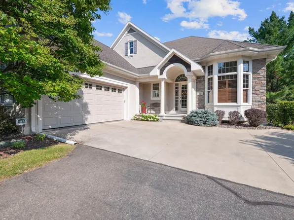 12 Pearson Pl, North Oaks, MN 55127