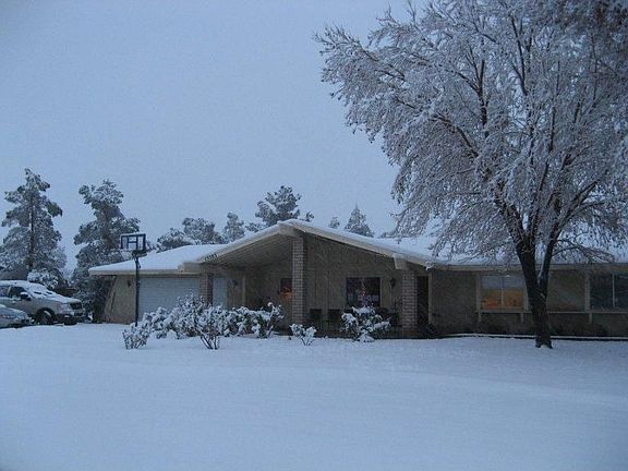 Big front yard - lots of privacy!