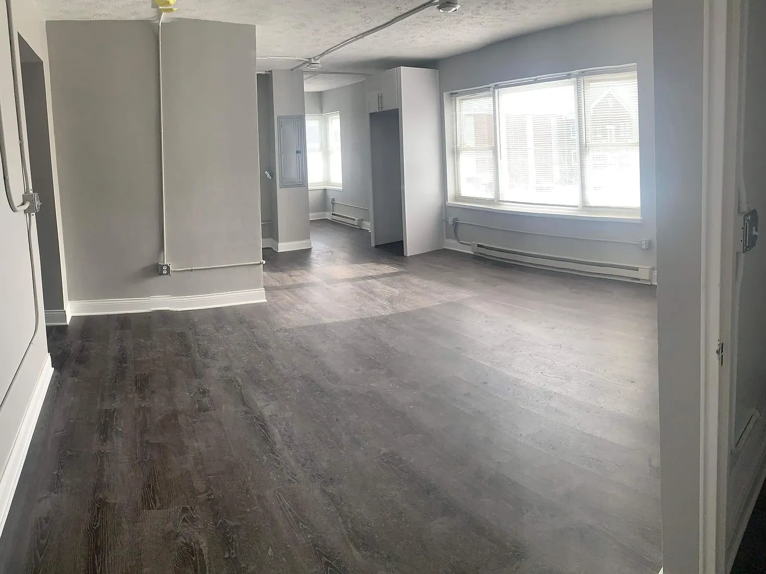 Maple Commons - Fully Remodeled Apartments — Photo 3