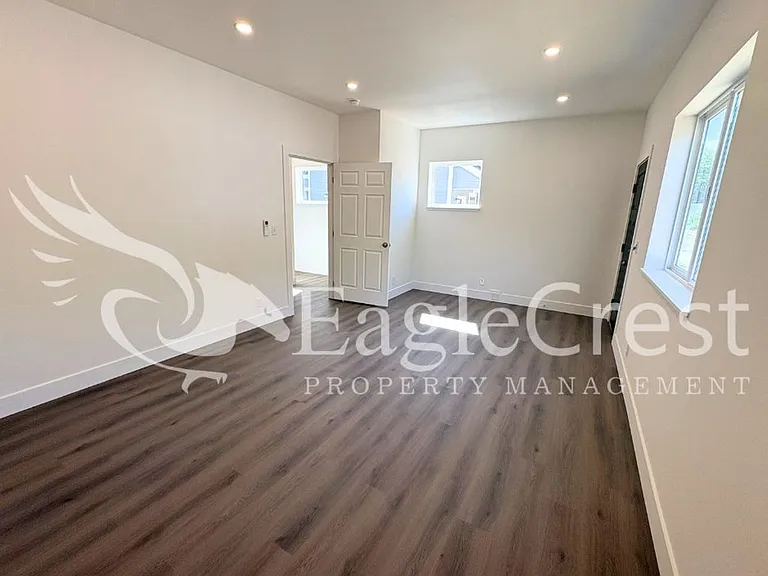 420 Ankeny St — Photo 17