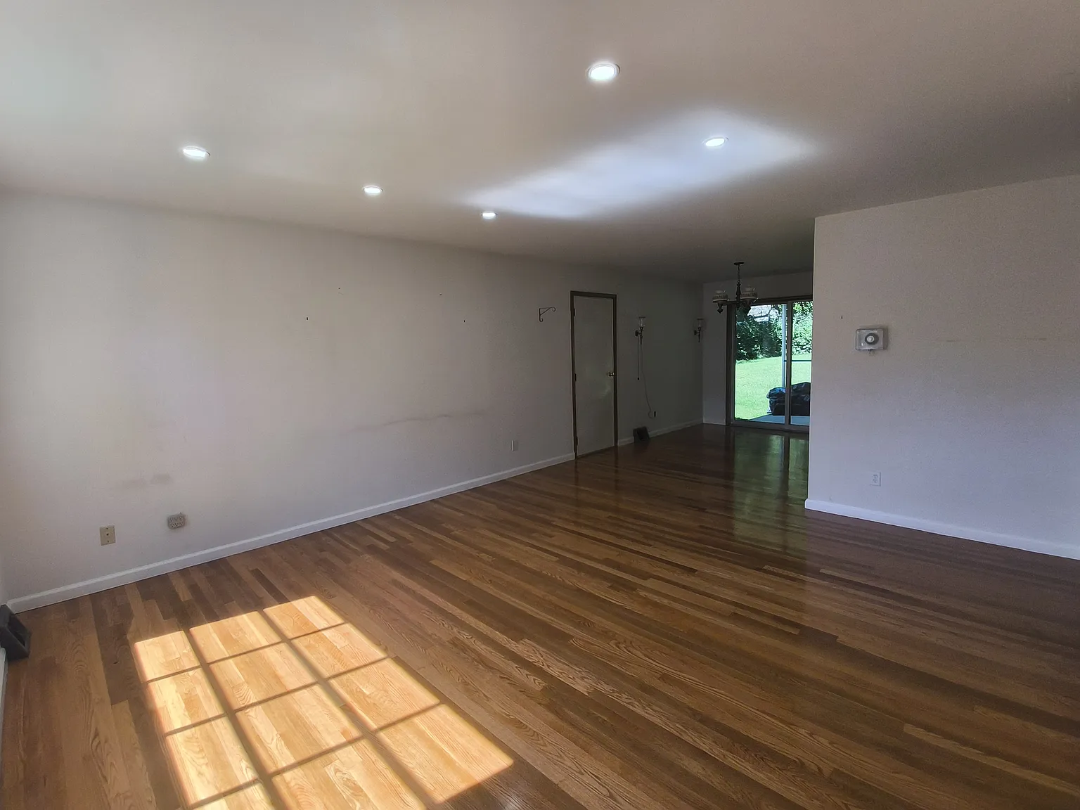 3 bed, 1388 sqft, $3,200 — Photo 2