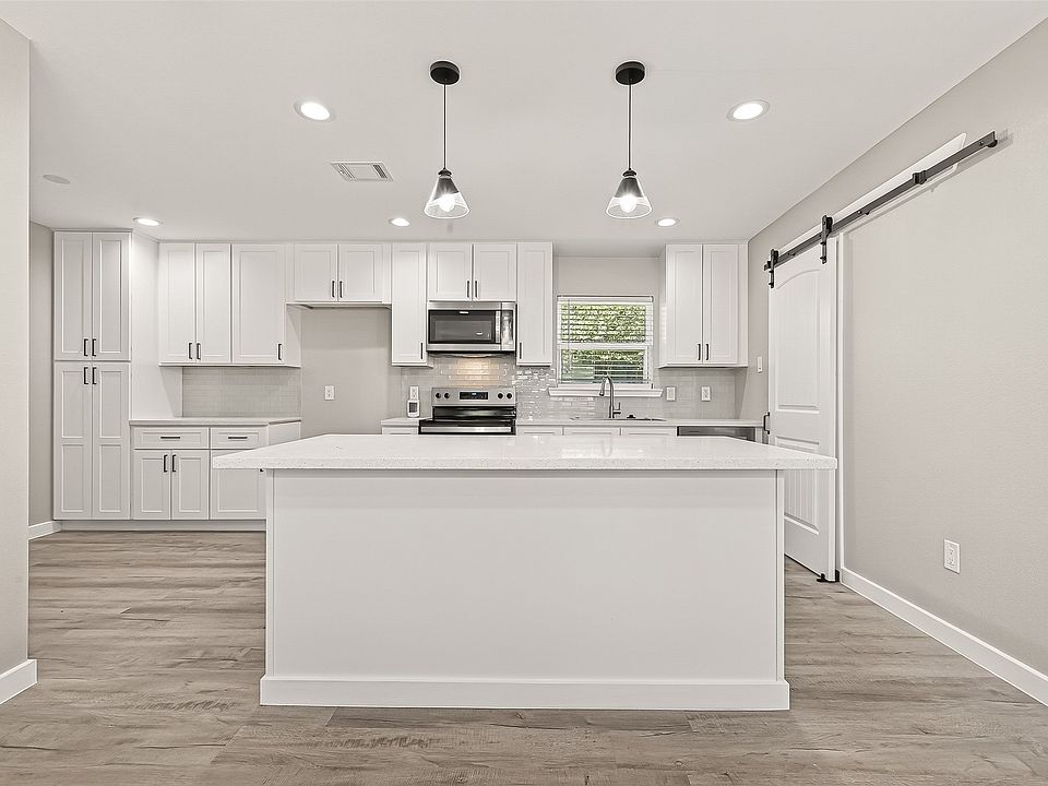 1st image of 10531 Royal Oaks Dr #10531