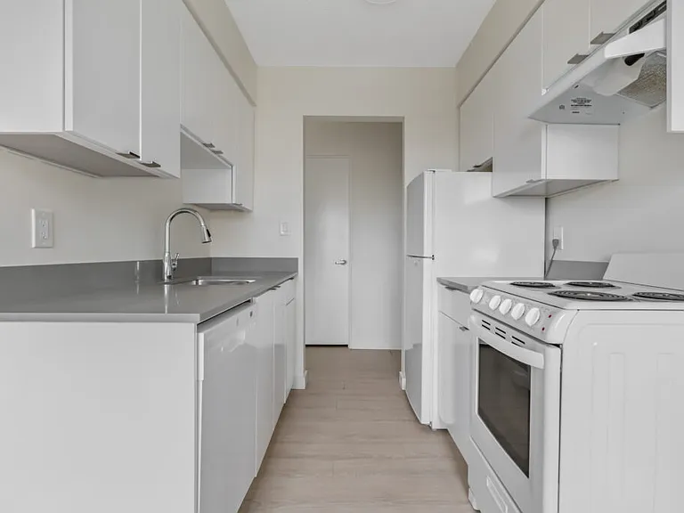 2333 Oxford St — Photo 13