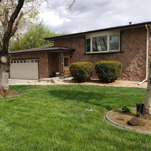 2 Pedregal Ln, Pueblo, CO, 81005