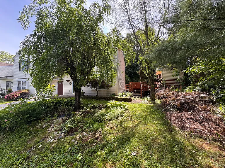 1739 Wendy Ln — Photo 3