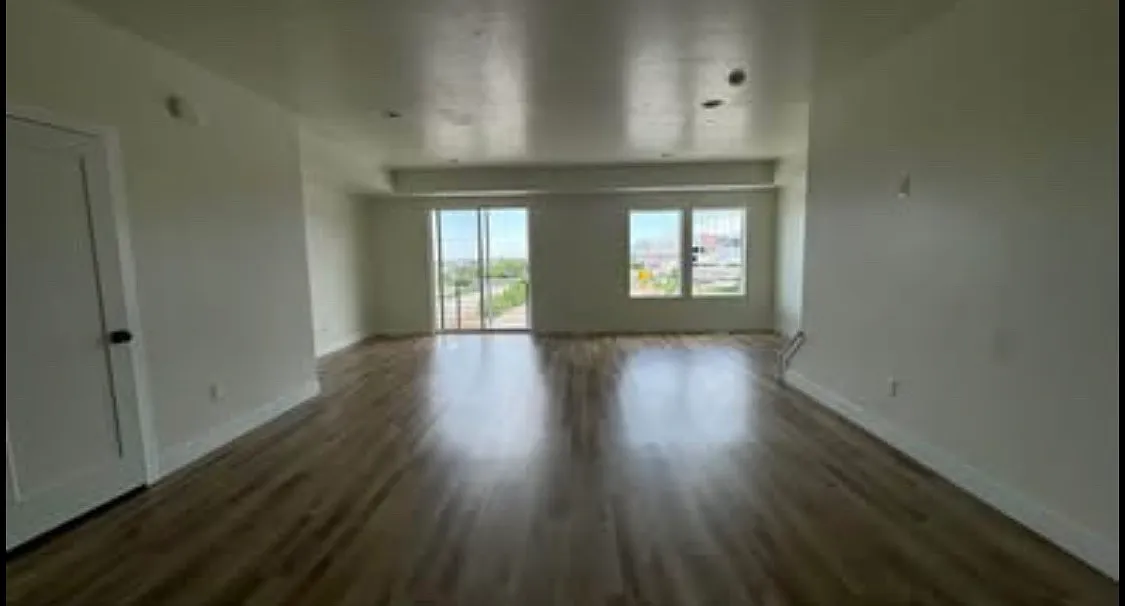 4 bed, 3.5 bath, 2215 sqft, $2,895 — Photo 2