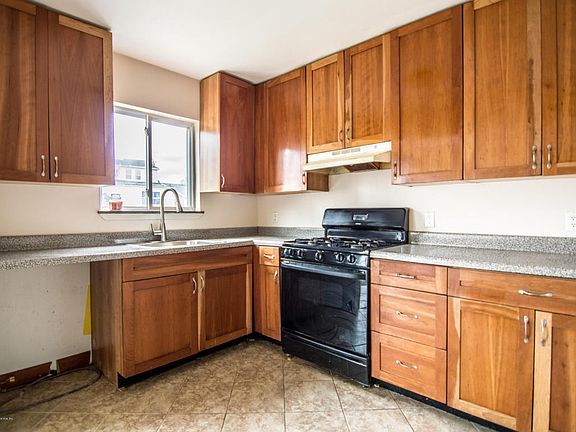5th image of 99 Beach St