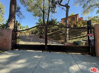 4536 Vanalden Ave, Tarzana, CA 91356