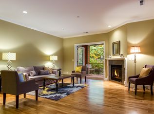 360 Knechtel Way NE UNIT 202, Bainbridge Island, WA 98110