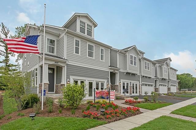 1st image of 704 Riverbank Dr