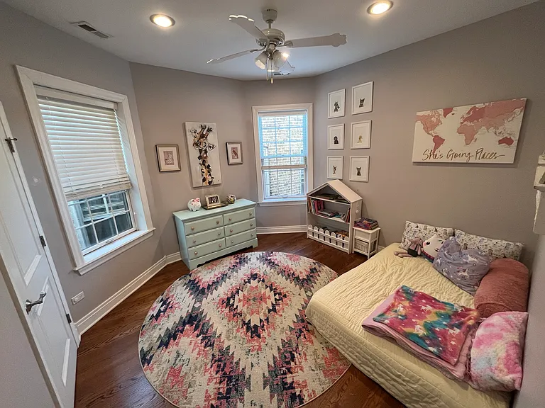2242 W Melrose St — Photo 11