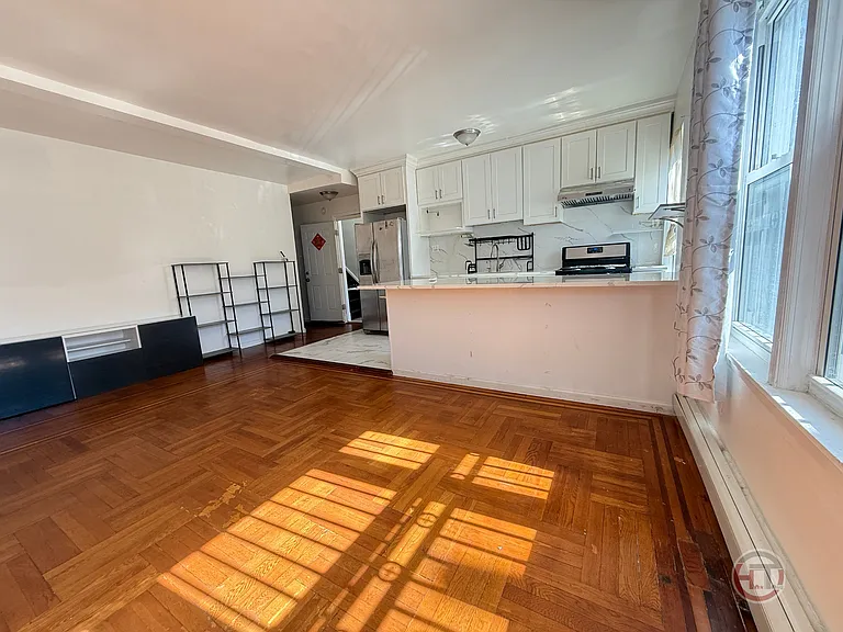2889 E 195th St #1 — Photo 3