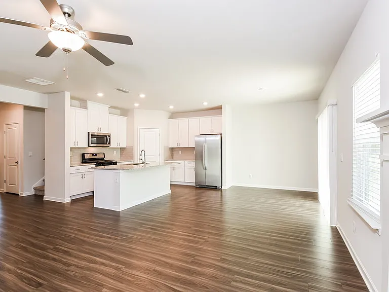 6075 Hickory Creek Ct — Photo 4