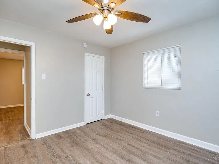 4516 Leslie Ave — Photo 13