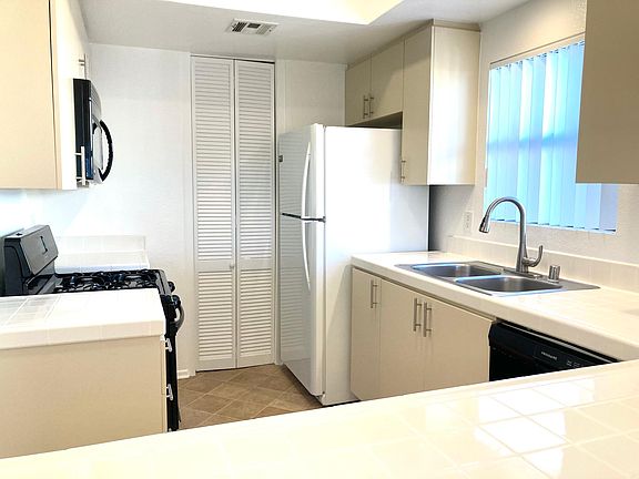 4th image of 1550 Amherst Ave APT 305