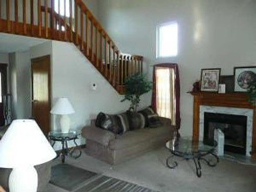 3rd image of 989 Nadine Dr