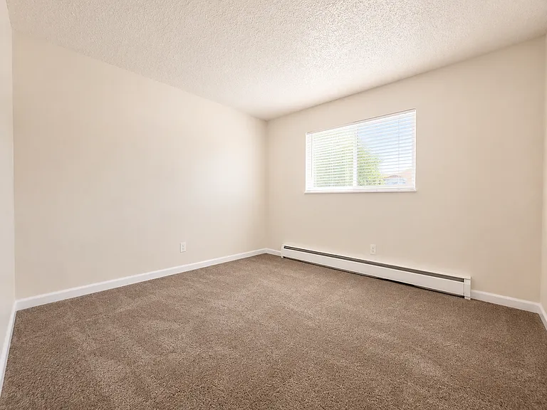 4240 Loomis Ave #4 — Photo 10