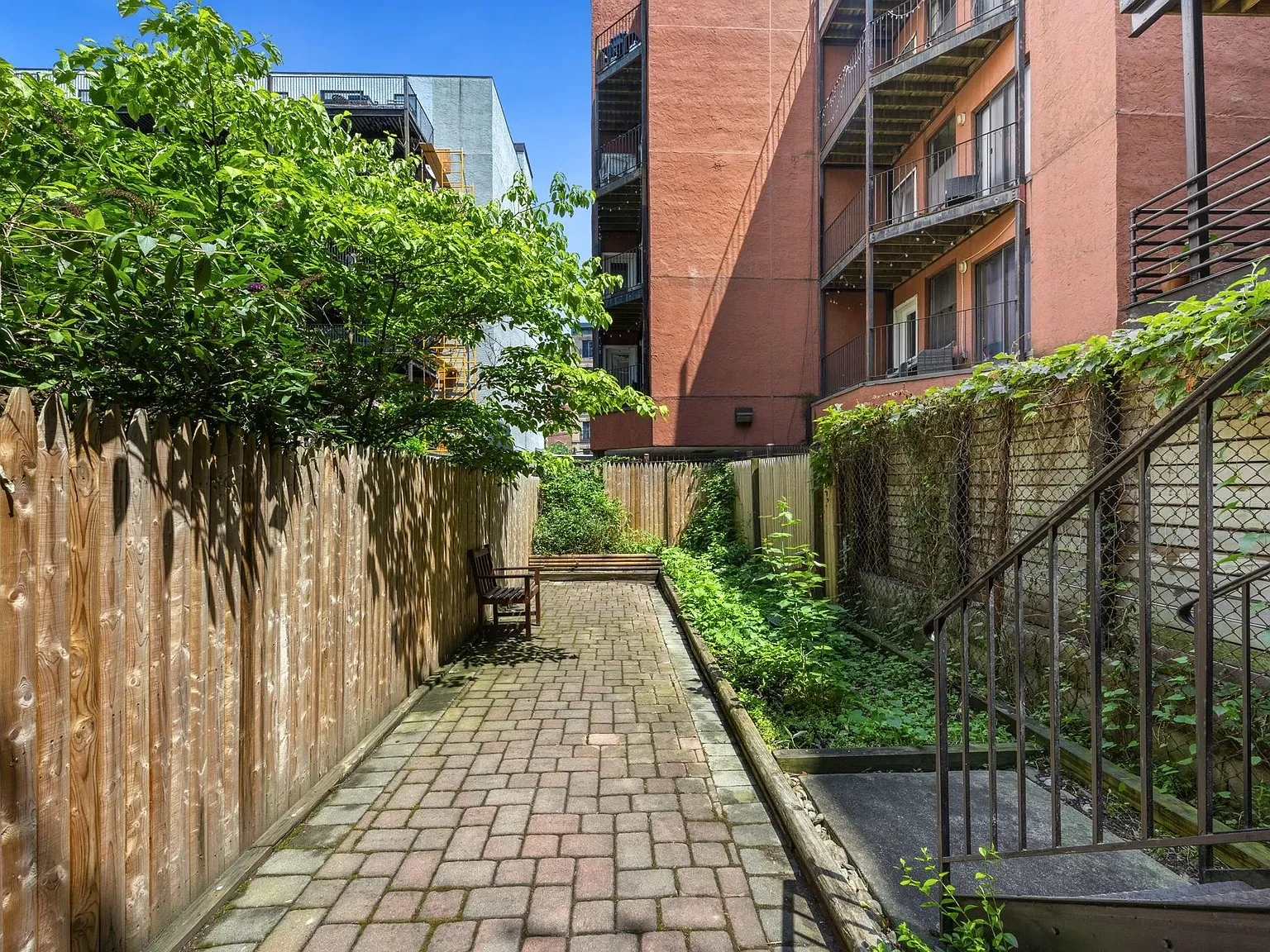 1 bed, 1.0 bath, $2,600 — Photo 2