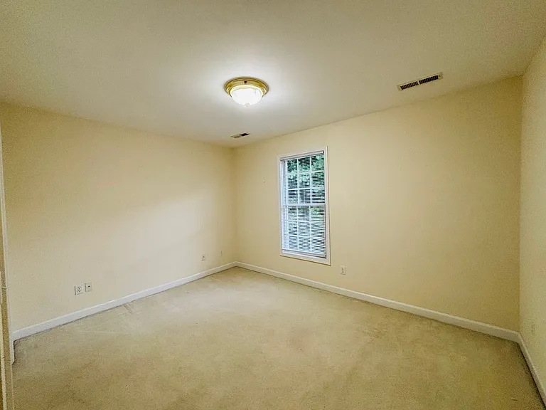 1104 Caldwell Dr — Photo 4