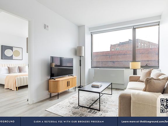 4th image of 77 Commercial St #403