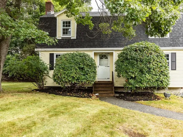 27 Sylvanus Wood Ln, Woburn, MA 01801