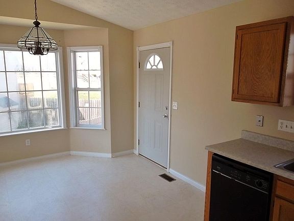 4th image of 132 Mollie Ct
