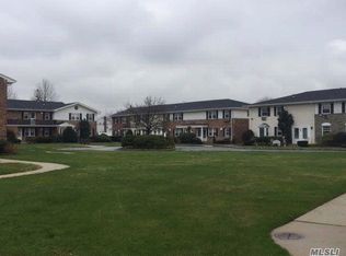 628 Kensington Ln, Bethpage, NY 11714