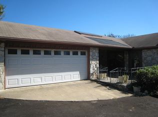 240 Old Oaks, Kerrville, TX 78028