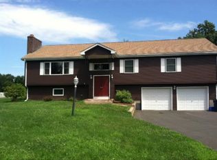 32 East St, Granby, CT 06035