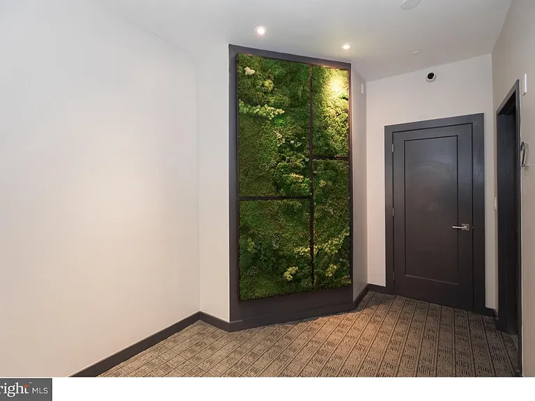1602 Sansom St #2 — Photo 17