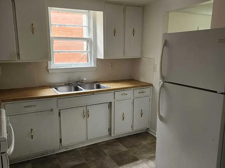 3713 Center St — Photo 7