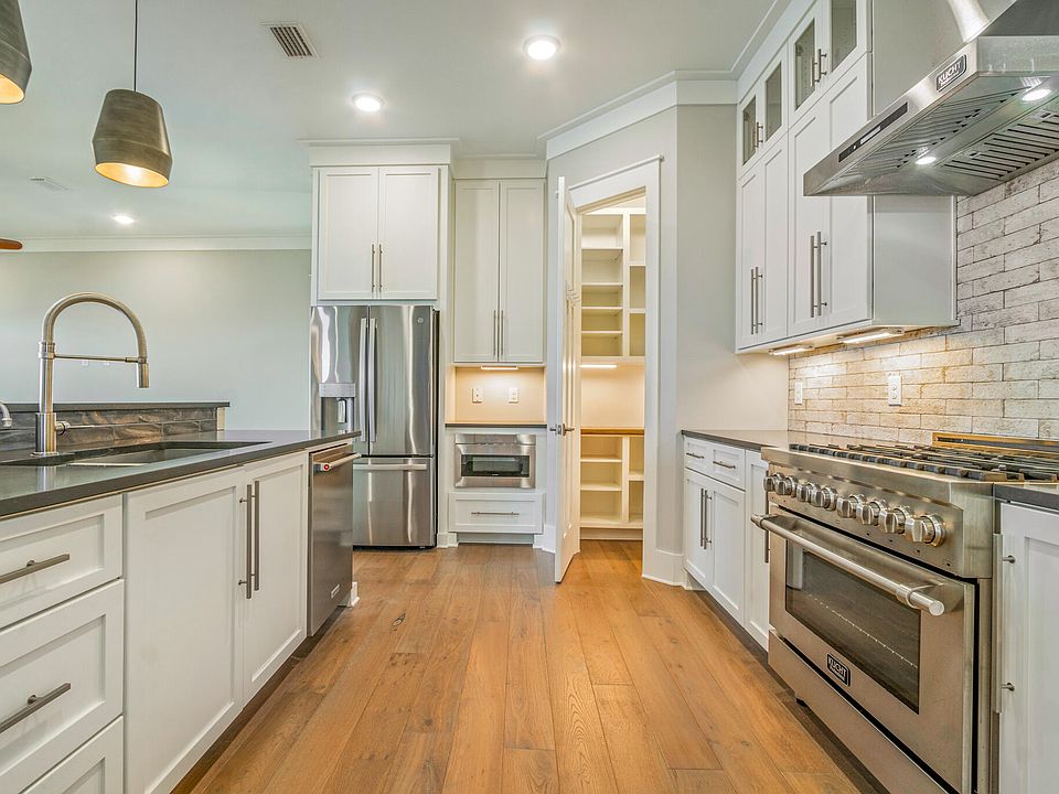1st image of 2574 Vista Cir