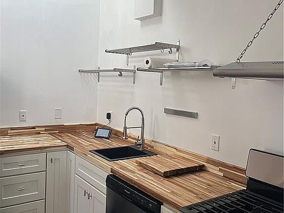 3rd image of 1400-1444 Outlook Ave #3