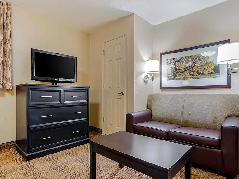Deluxe Studio - 1 King Bed